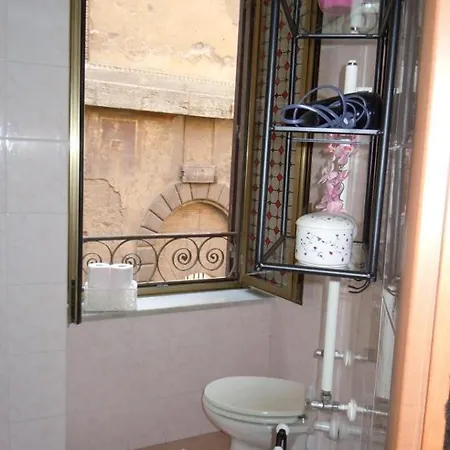 Hotel Il Grillo Ai Fori Romani 5*