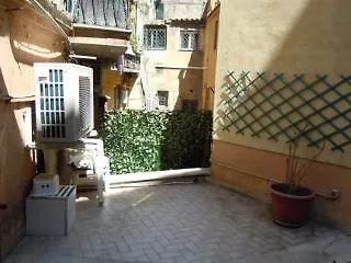 Il Grillo Ai Fori Romani *